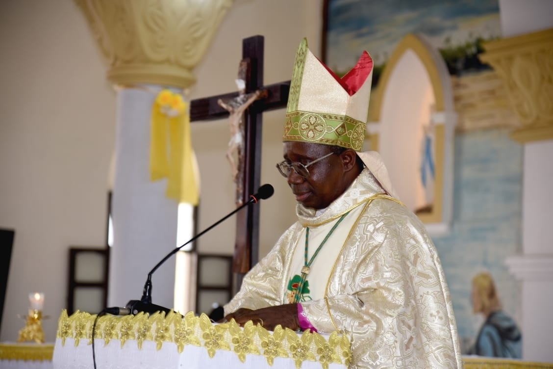 MESSE D'ACTION DE GRACE DE MGR JEAN SYLVAIN MAMBE DANS SA VILLE NATALE  