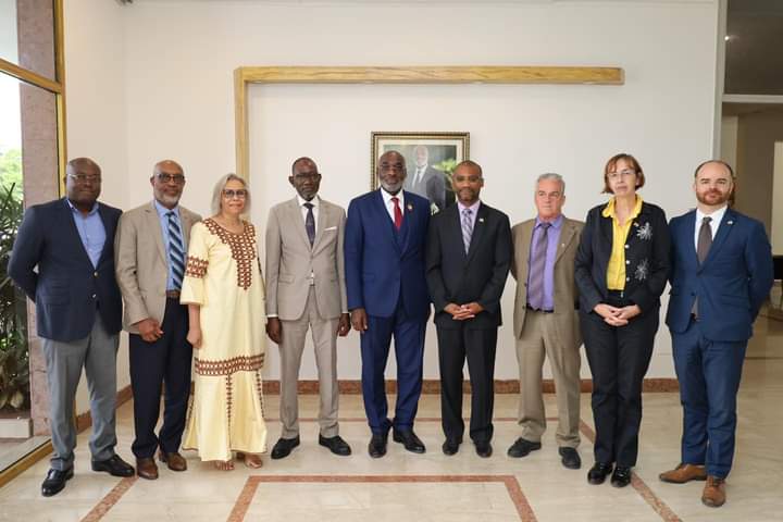  le maire Jean-Marc YACÉ a reçu la visite de l'ambassadeur du Canada en Côte d'Ivoire, M. Anderson Blanc, à l´hôtel communal - photo 2