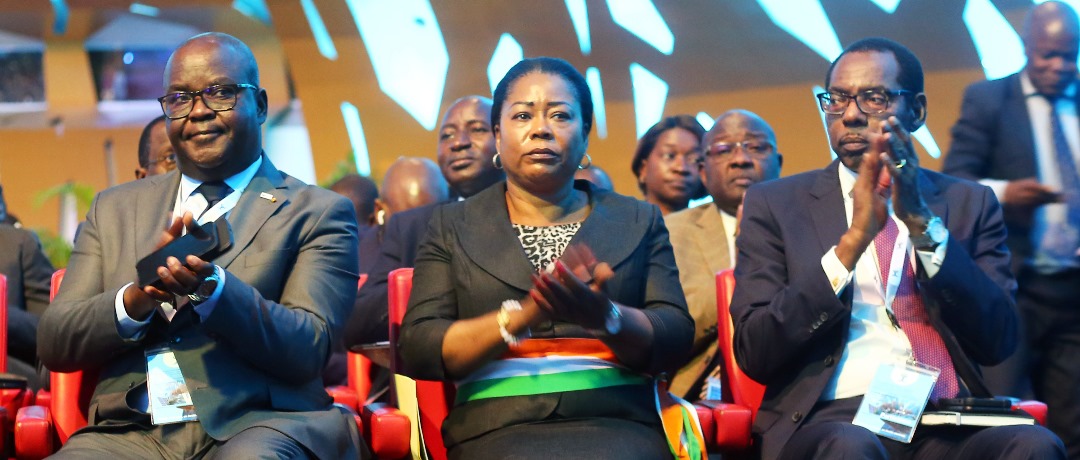 au Sofitel-Hôtel Ivoire de Cocody, se tenait la "TABLE RONDE DES PARTENAIRES TECHNIQUES ET FINANCIERS ( PTF) DE LA STRATÉGIE DE DÉVELOPPEMENT DE PÔLES ÉNERGÉTIQUES (SDPE) ET DU PROGRAMME RÉGIONAL DE DÉVELOPPEMENT DE L'ÉCONOMIE NUMÉRIQUE ( PRDEN). - photo 2